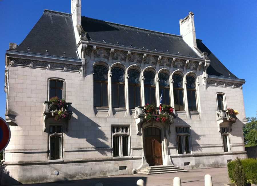 Faade de la mairie Art nouveau d'Euville,  visiter avec l'ADCPE